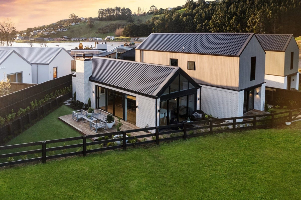 4 Betty Roberts Lane, Cracroft, Christchurch - Carousel 2