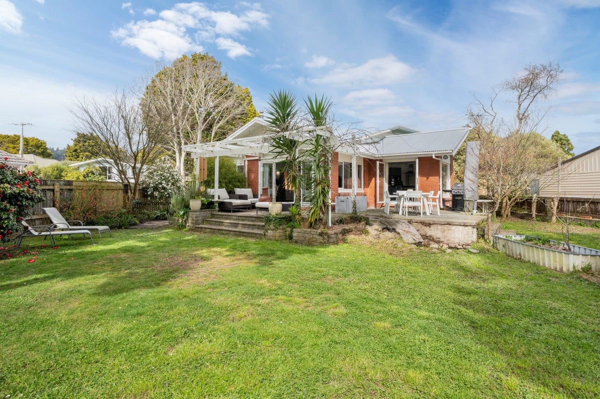 10C Wood Street, Wallaceville, Upper Hutt - Carousel 1