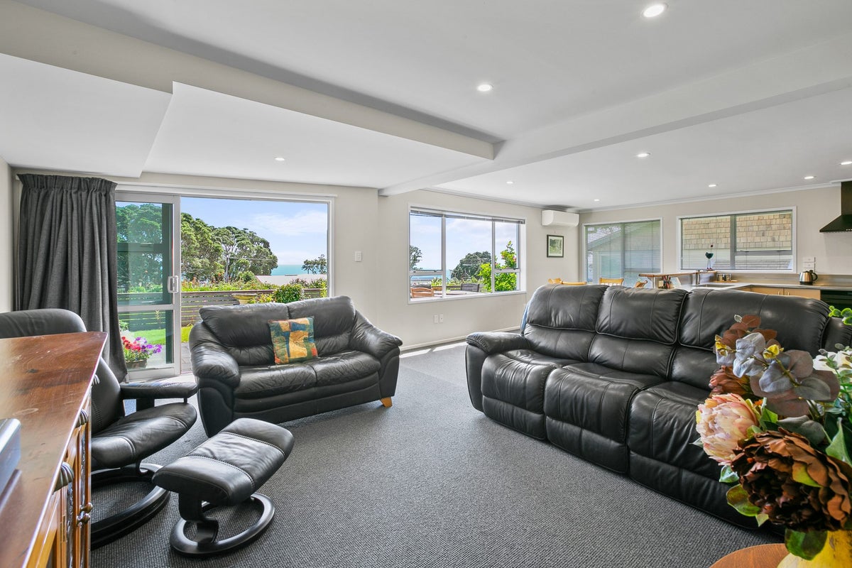 1/10 Birdwood Avenue, Moturoa, New Plymouth - Carousel 2