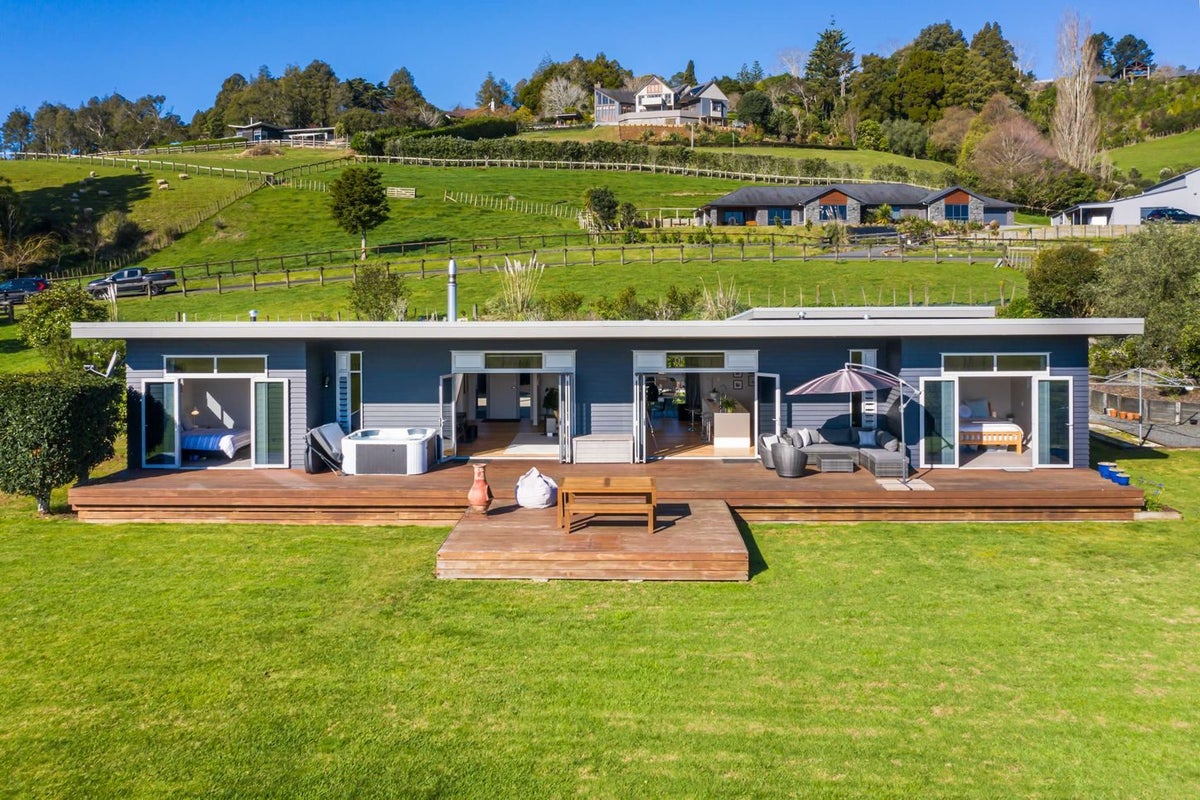 35 Old Barn Road, Papakura - Carousel 1