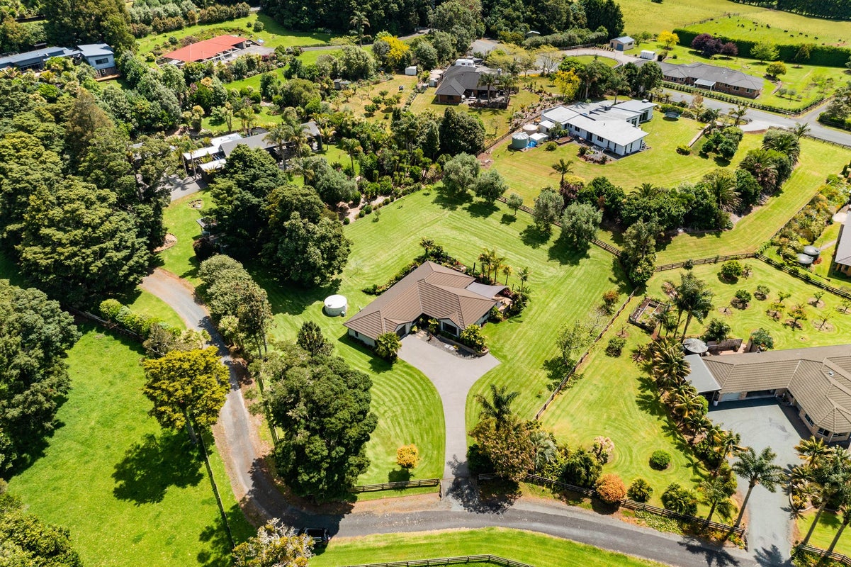 8 Pipiwai Road, NGARARATUNUA, KAMO - Carousel 38