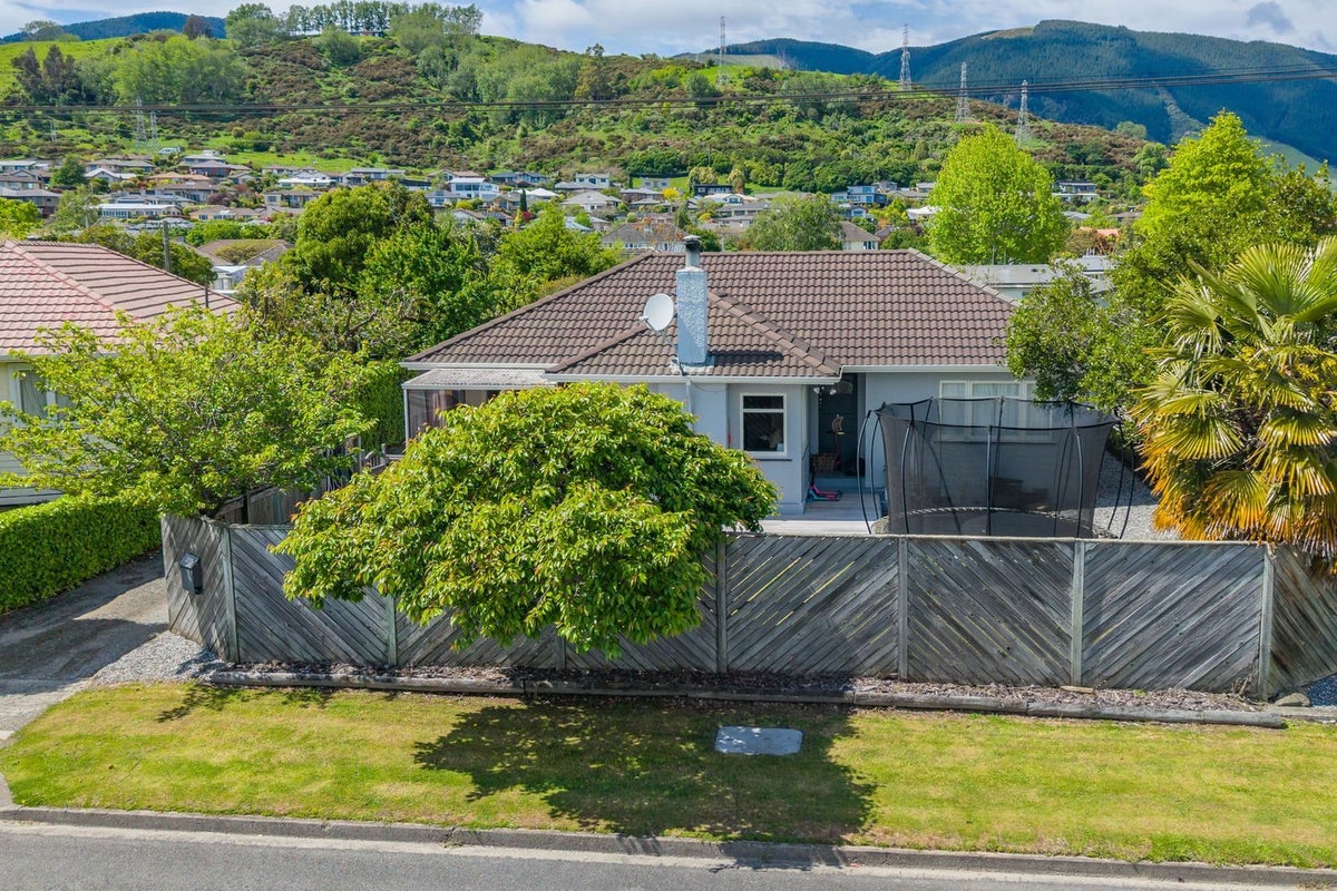 1/19 palm AVE, Stoke, NELSON - Carousel 1