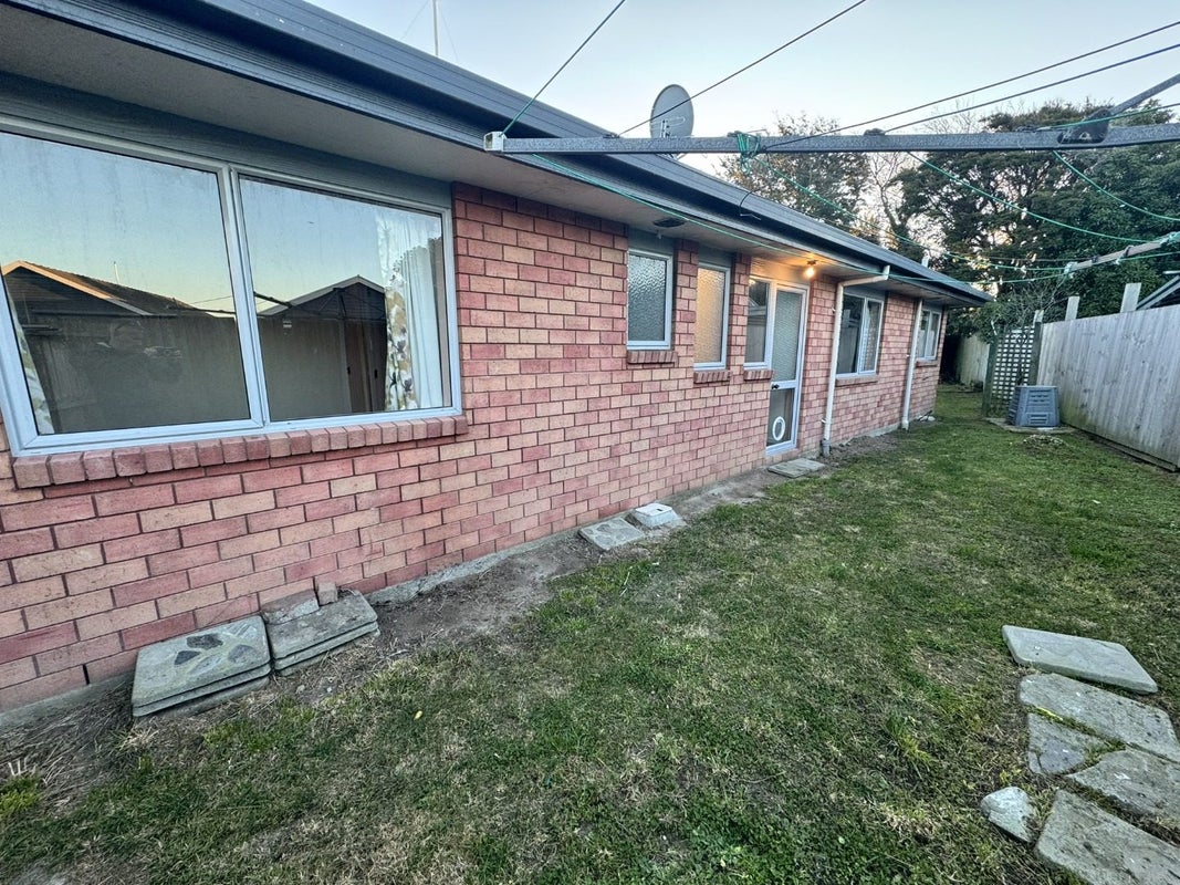 2/113 Warren Crescent, Hillmorton, Christchurch - Carousel 11