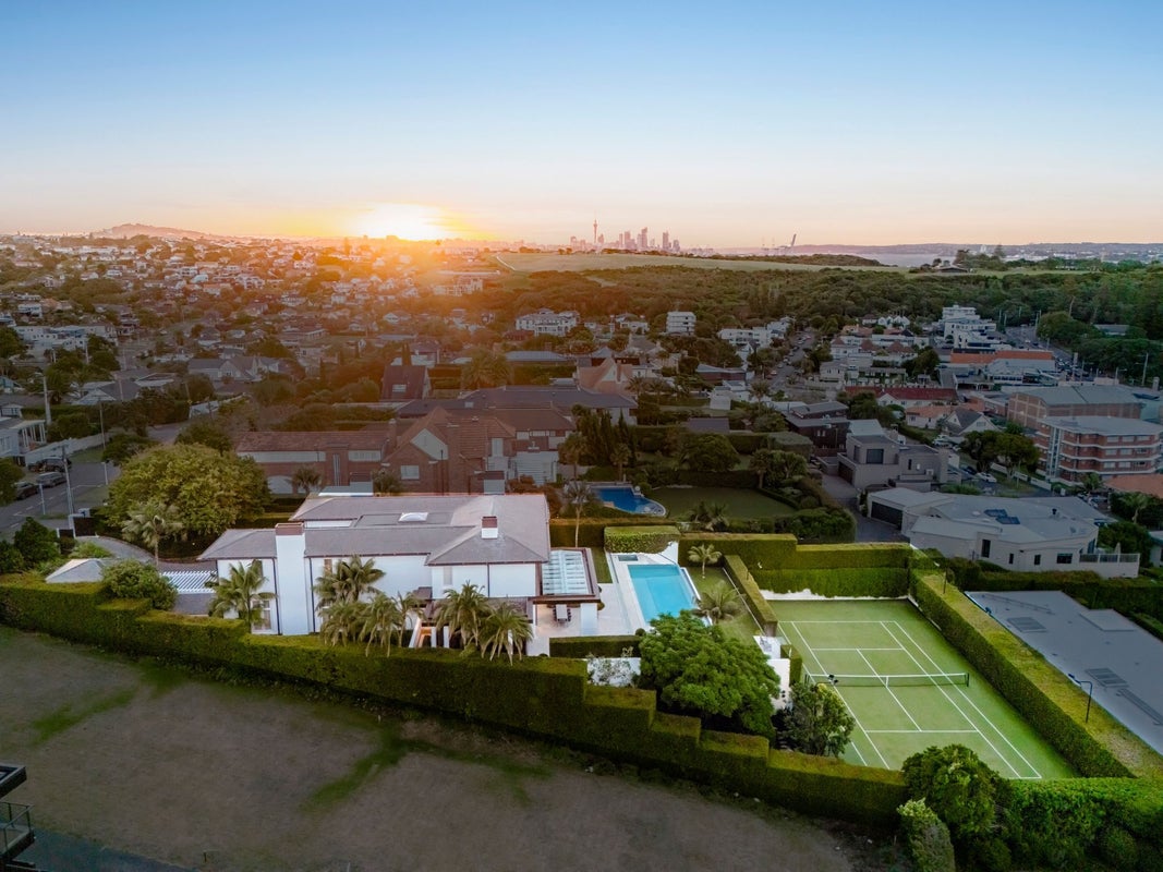 26 Ronaki Road, Mission Bay, Auckland - Carousel 17