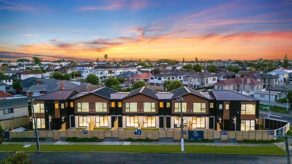 8 Seymour Avenue, Papatoetoe, Auckland - Carousel 1