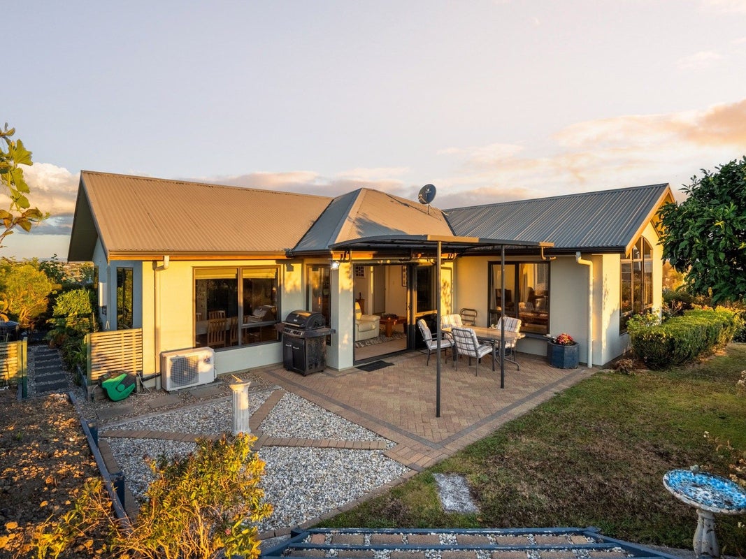 24 Highgrove Drive, Grandview Heights, Hamilton - Carousel 2