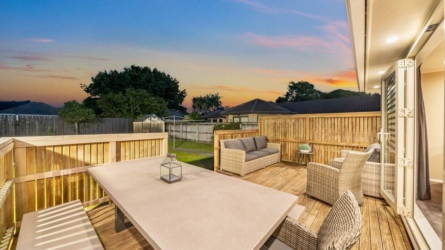 11 Thackeray Street, Trentham, Upper Hutt - Carousel 1