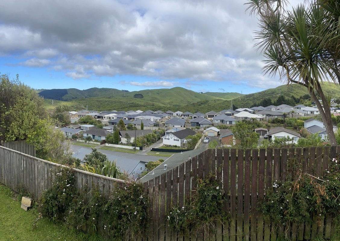 17 Tarras Grove, Kelson, Lower Hutt - Carousel 1