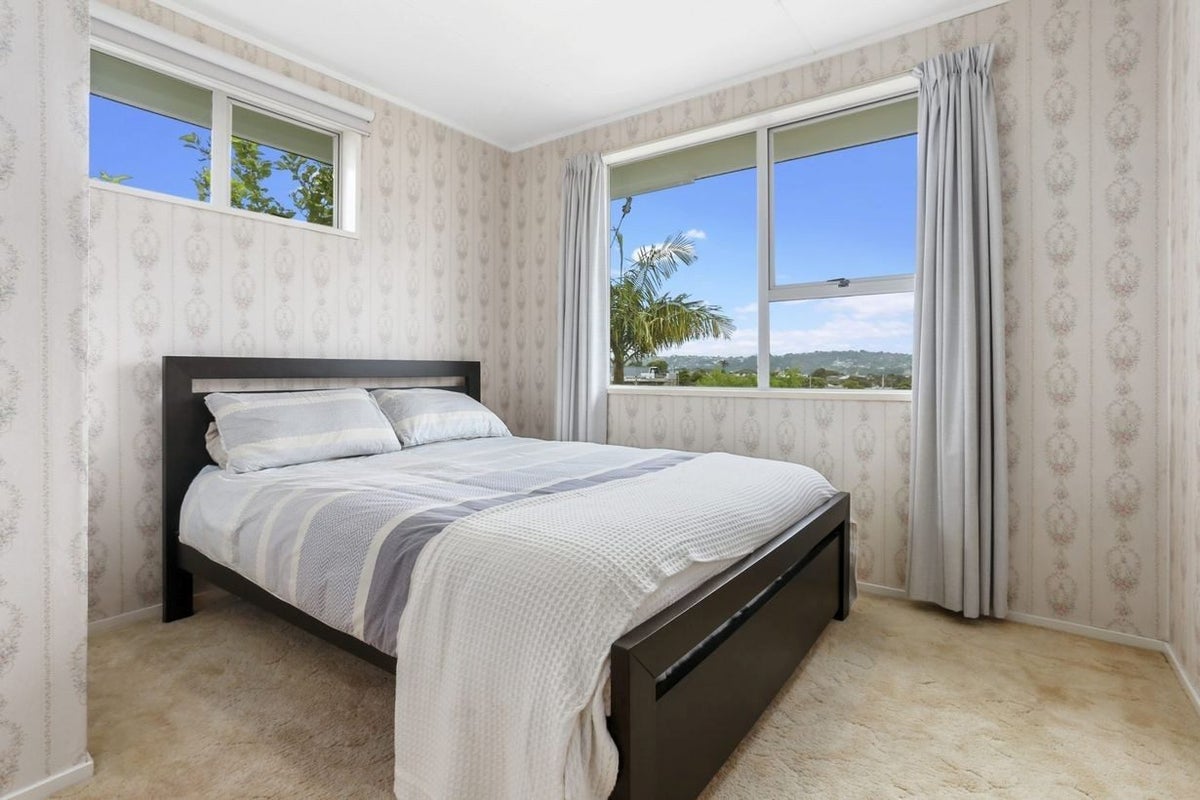 8 Sullivan Avenue, Mangere Bridge, Auckland - Carousel 5