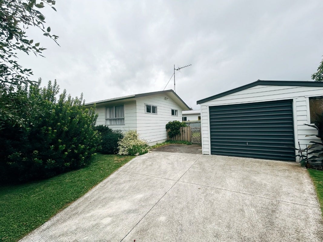 4B Hibiscus Avenue, Hamilton Lake, Hamilton - Carousel 1