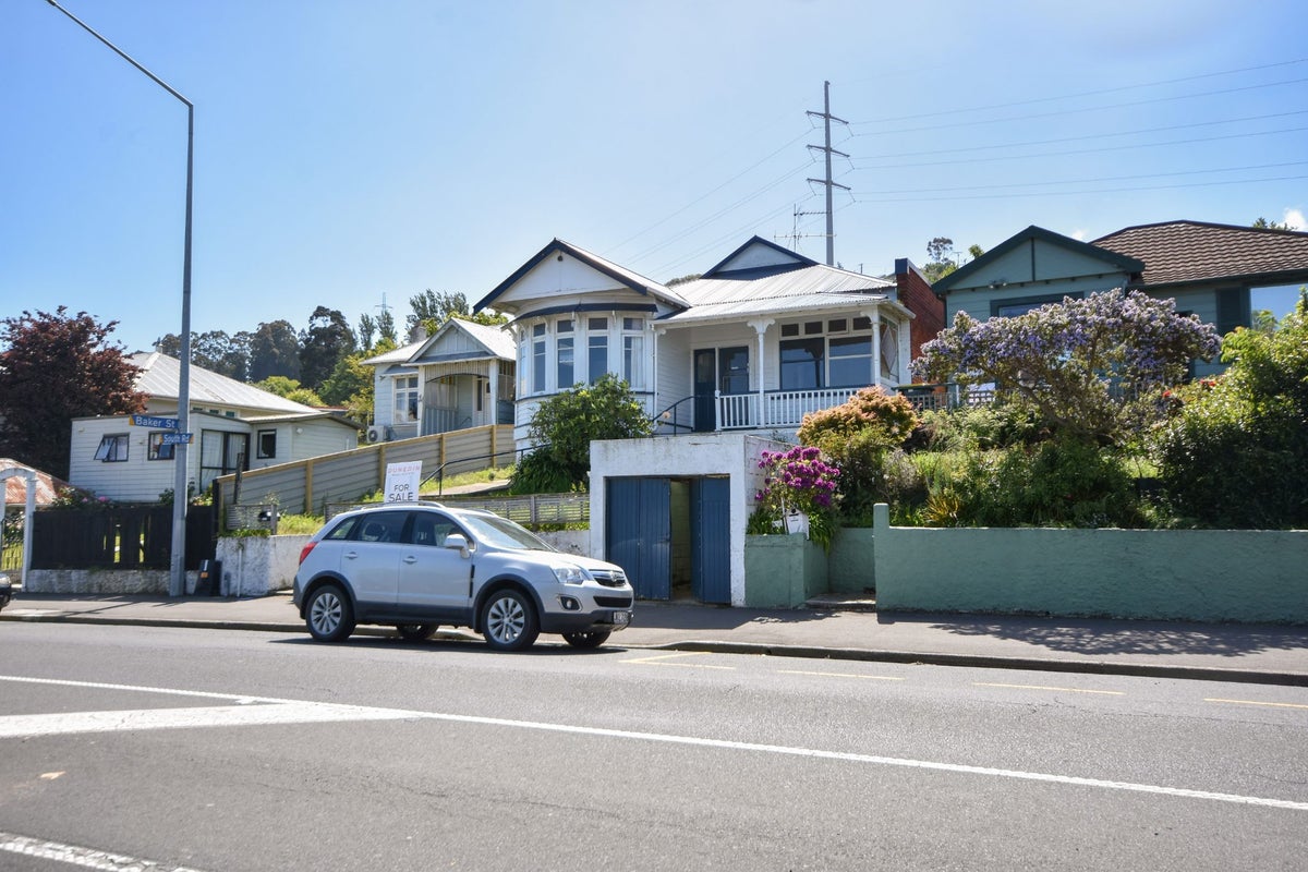 176 South Road, Caversham, Dunedin - Carousel 1