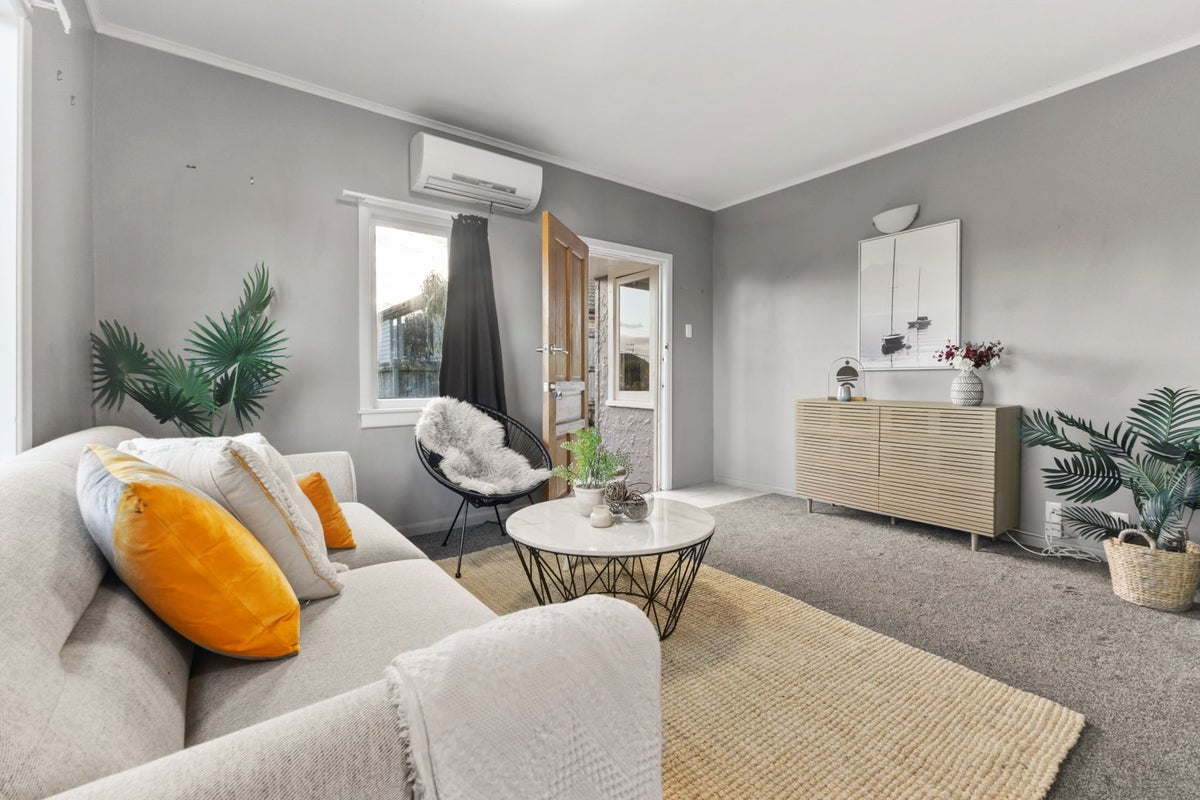 42A Evans Road, Weymouth, Auckland - Carousel 1