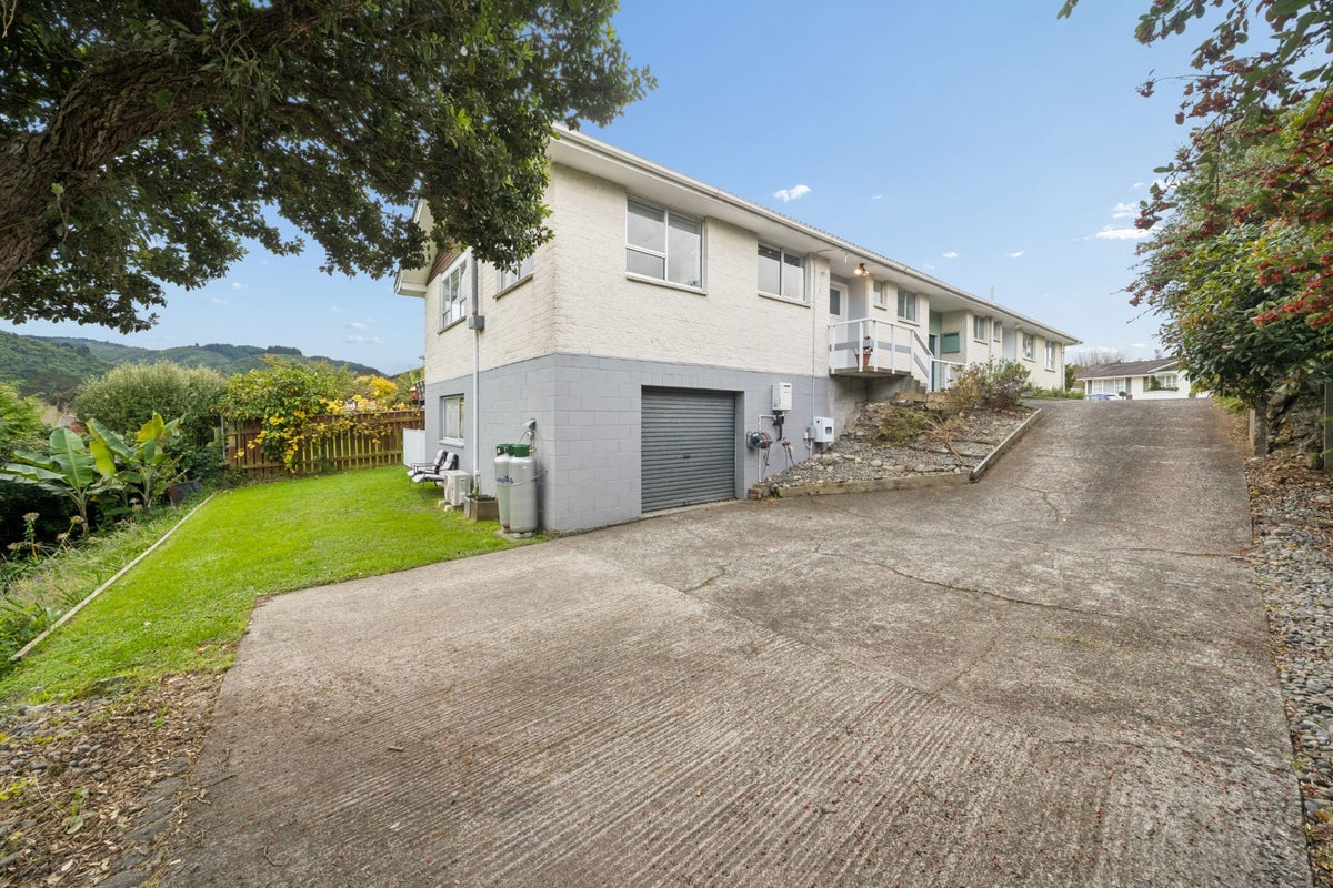 2/13 Roband Crescent, Brown Owl, Upper Hutt - Carousel 1