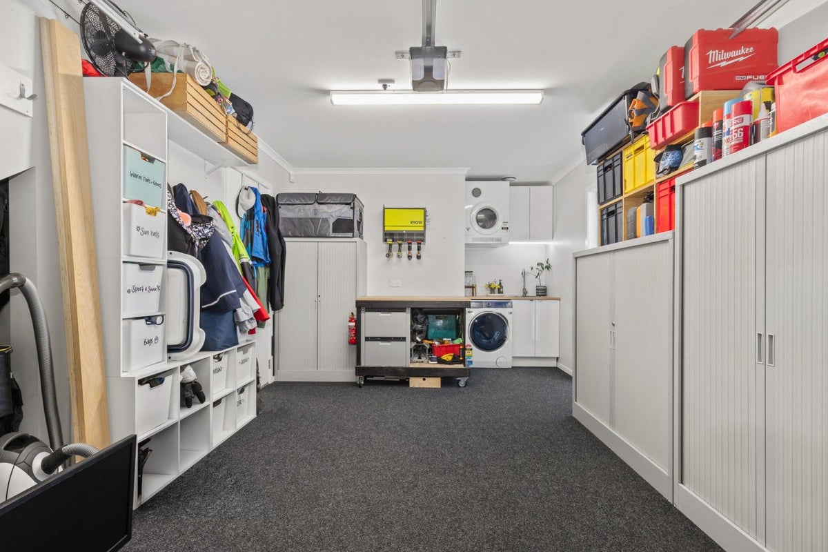 8 Hokioi Drive, Kenepuru, Porirua, Wellington - Carousel 21