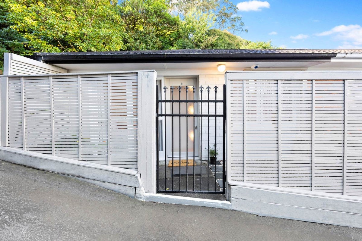 8/12 Rautangi Road, Mount Eden, Auckland - Carousel 1