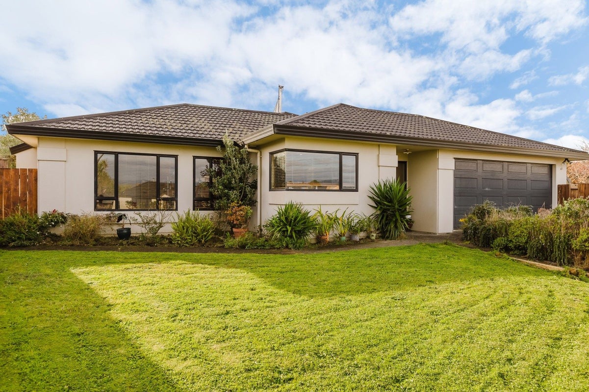 15 Aspen Way, Kelvin Grove, Palmerston North - Carousel 2