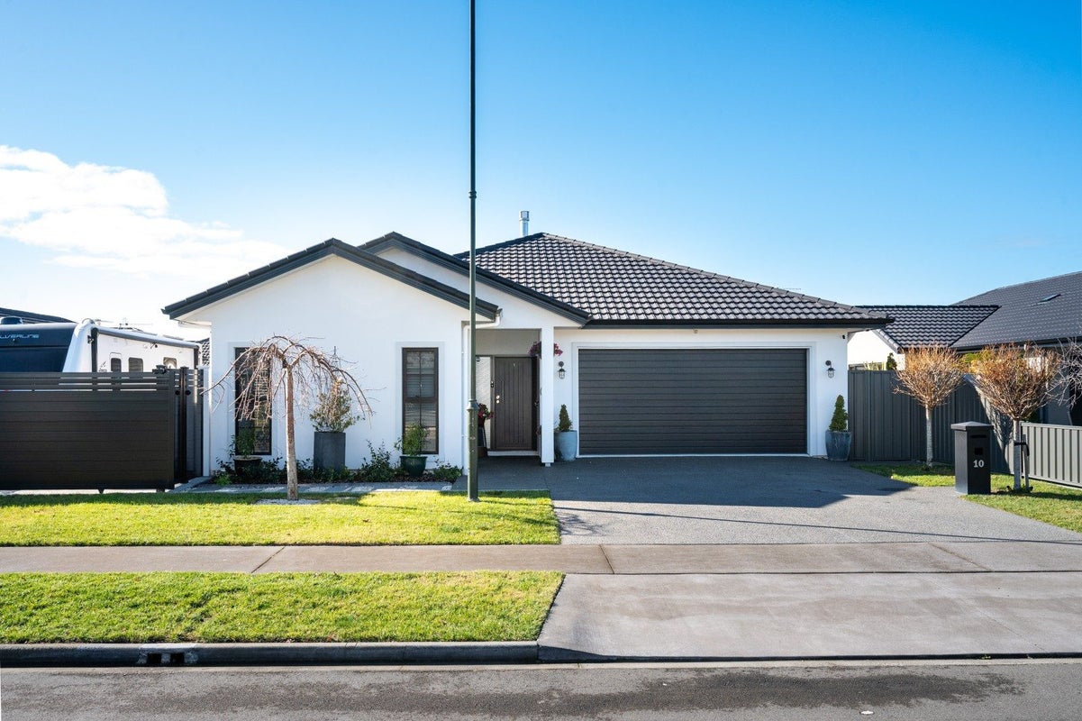 10 Ruahine Road, Poraiti, Napier - Carousel 1