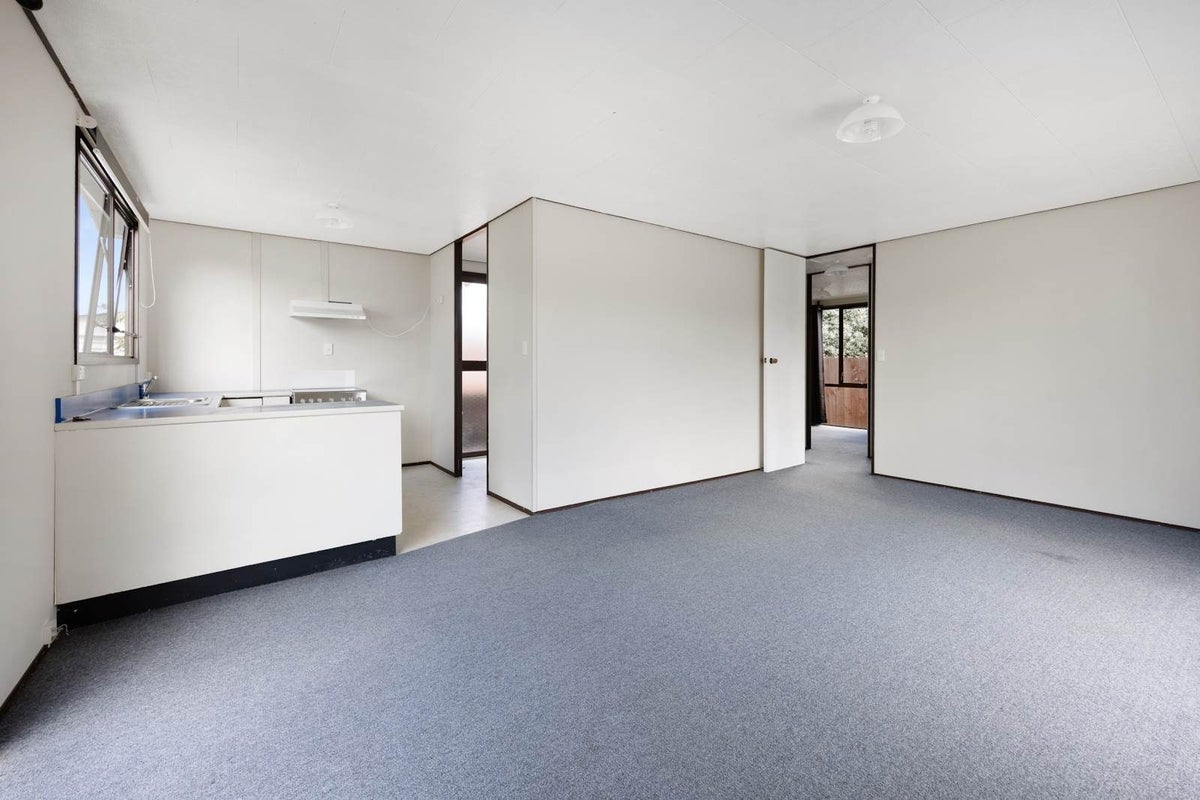 1/67 Cobham Crescent, Kelston, Auckland - Carousel 2
