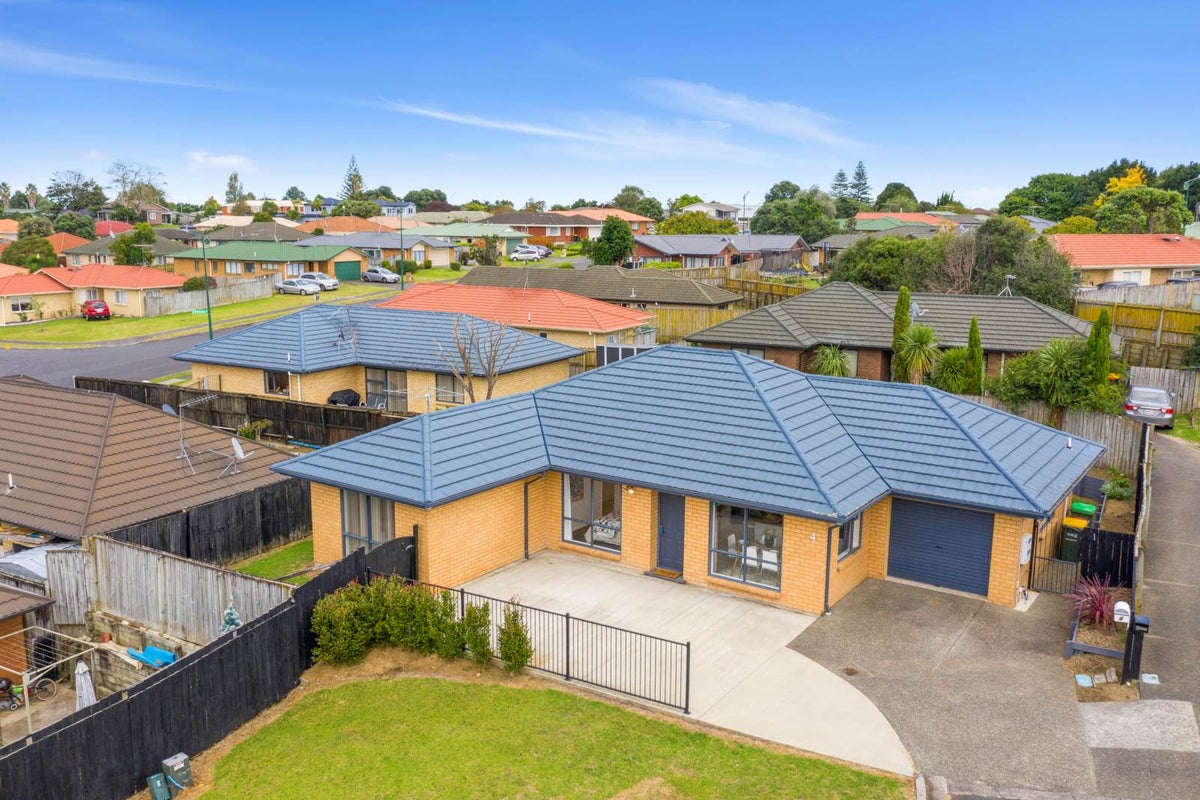 4 Taatahi Street, Weymouth, Auckland - Carousel 2