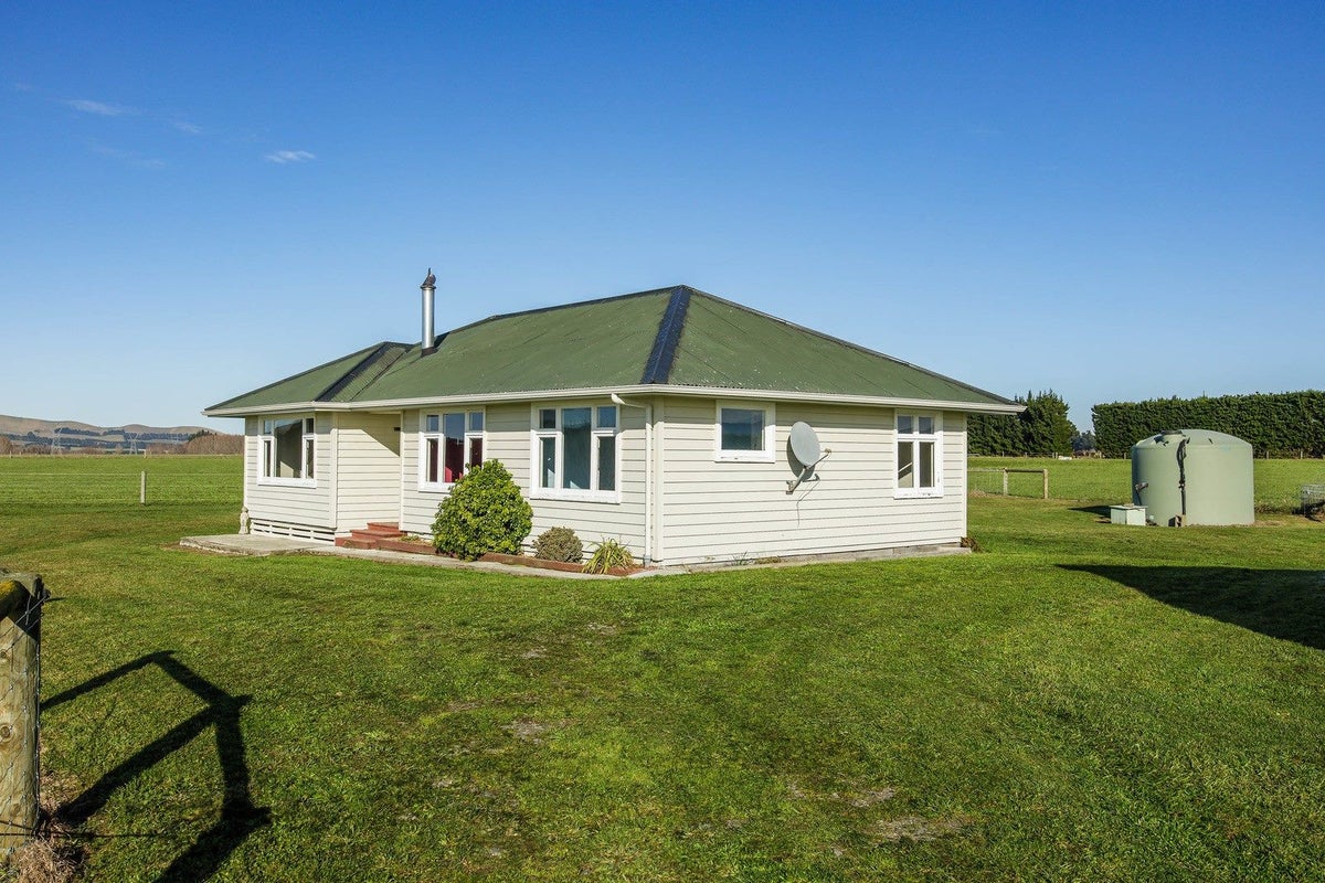 547 Medbury Road, Medbury, Hawarden - Carousel 2