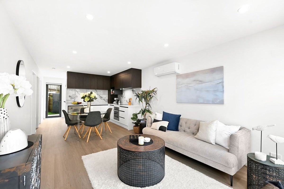 12C Massine Place, Randwick Park, Auckland - Carousel 2