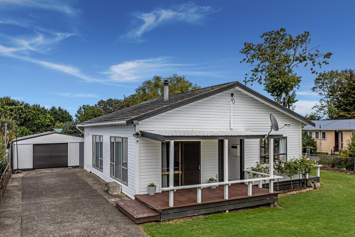 32 Tawa Street, Edgecumbe, Edgecumbe - Carousel 2