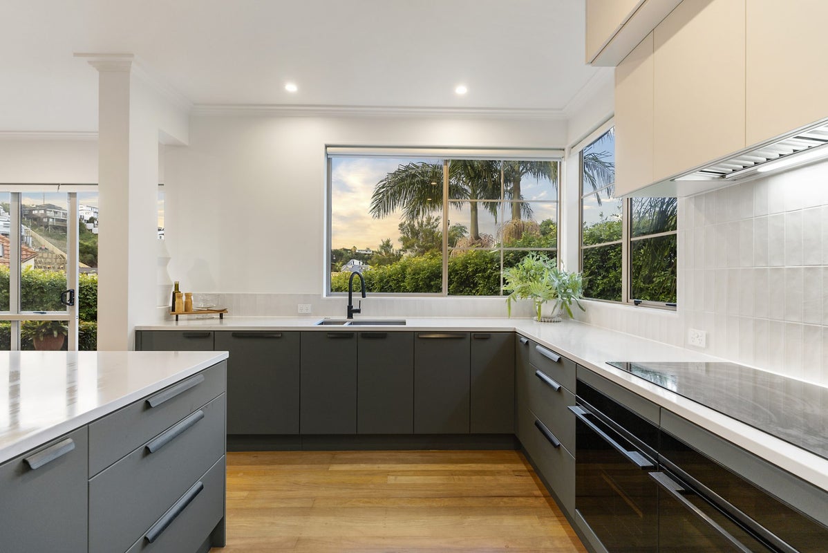50 Penguin Drive, Murrays Bay, Auckland - Carousel 2