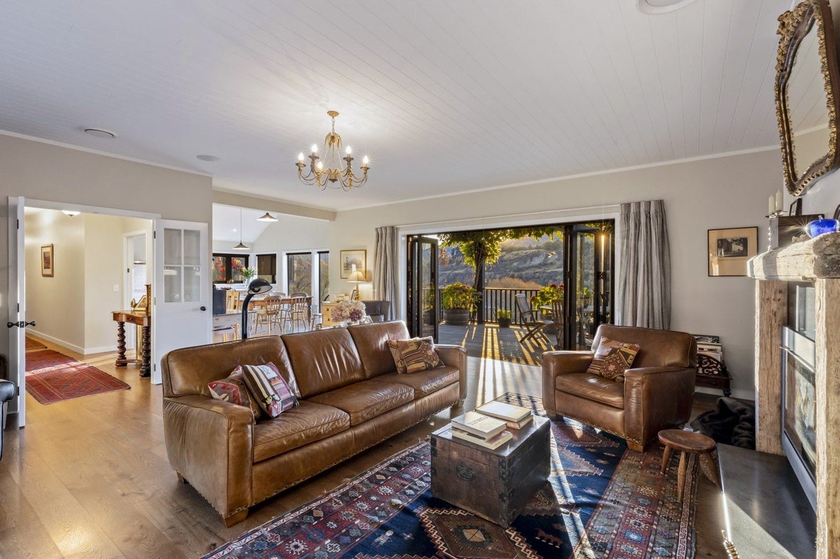 361 Tucker Beach Road, Queenstown Hill, Queenstown - Carousel 1