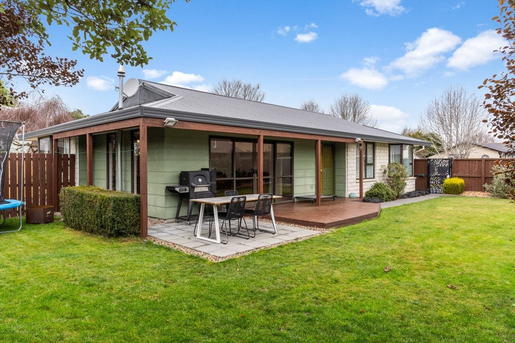 5 Kruse Place, Redwood, Christchurch - Carousel 1