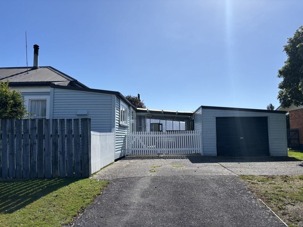 200 Hampden Street, Hokitika - Carousel 1