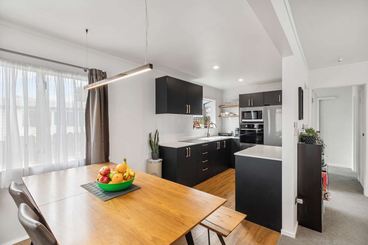 1/13 Greenstone Place, Clover Park, Auckland - Carousel 2