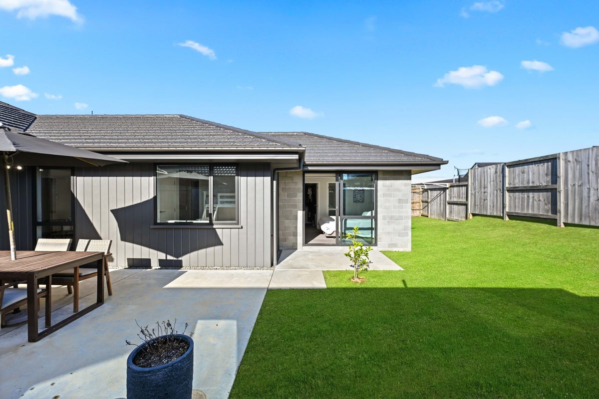 9 Wairua Avenue, Baverstock, Hamilton - Carousel 2