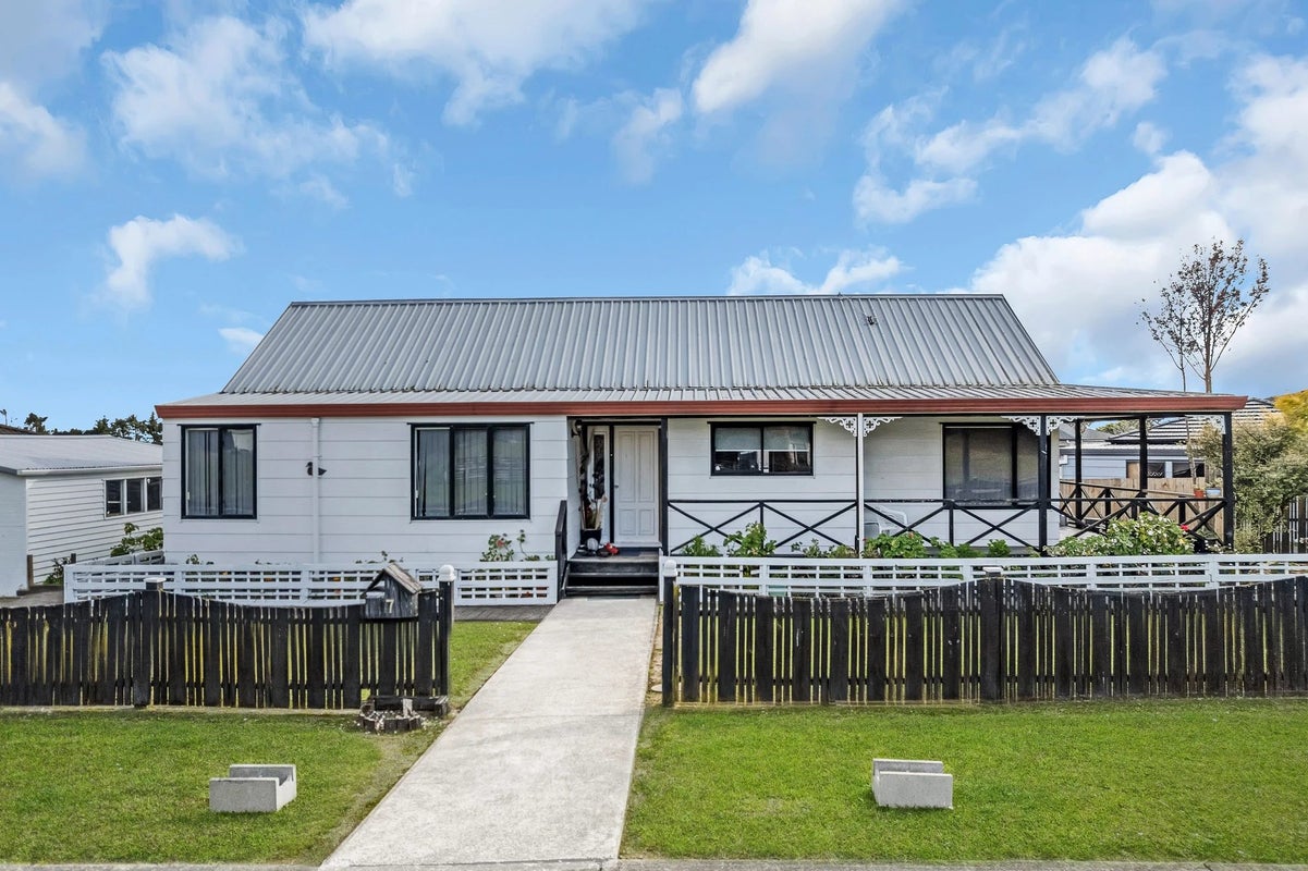 7 Crail Court, Totara Heights, Auckland - Carousel 1
