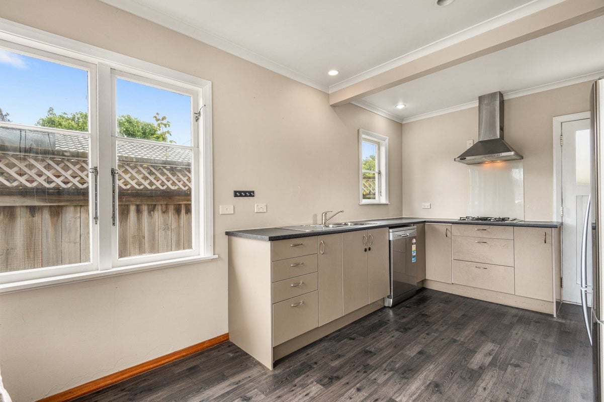 7 St Albans Avenue, Hokowhitu, Palmerston North - Carousel 2
