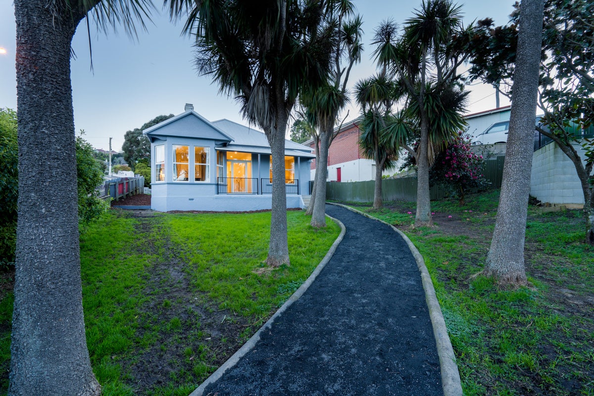 2 Middleton Road, Kew, Dunedin - Carousel 1
