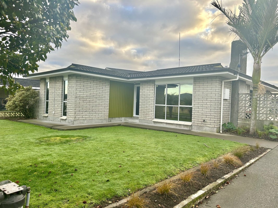 15 Spriggs Crescent, Greenmeadows, Napier - Carousel 1