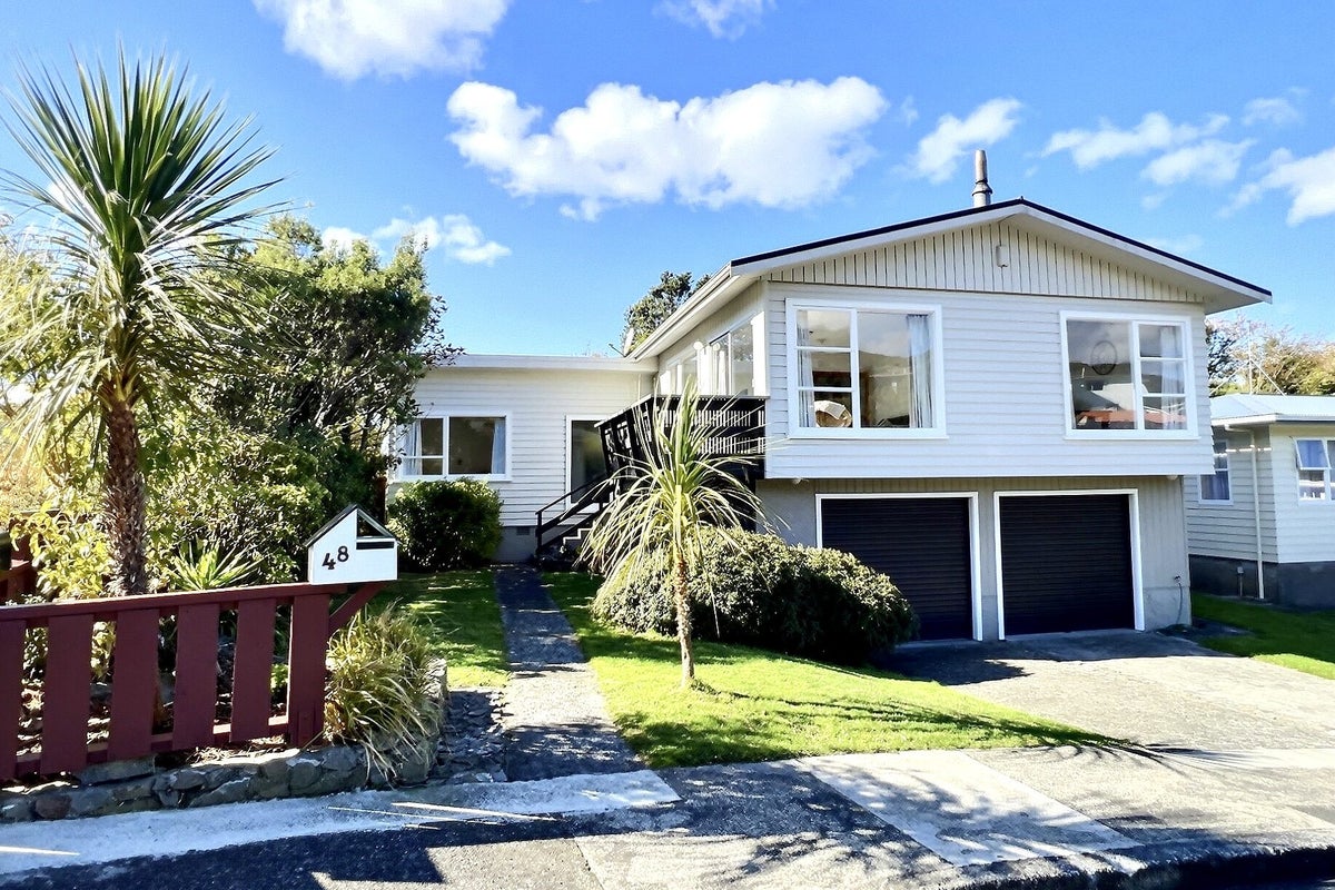 48 Thurleigh Grove, Karori, Wellington - Carousel 1