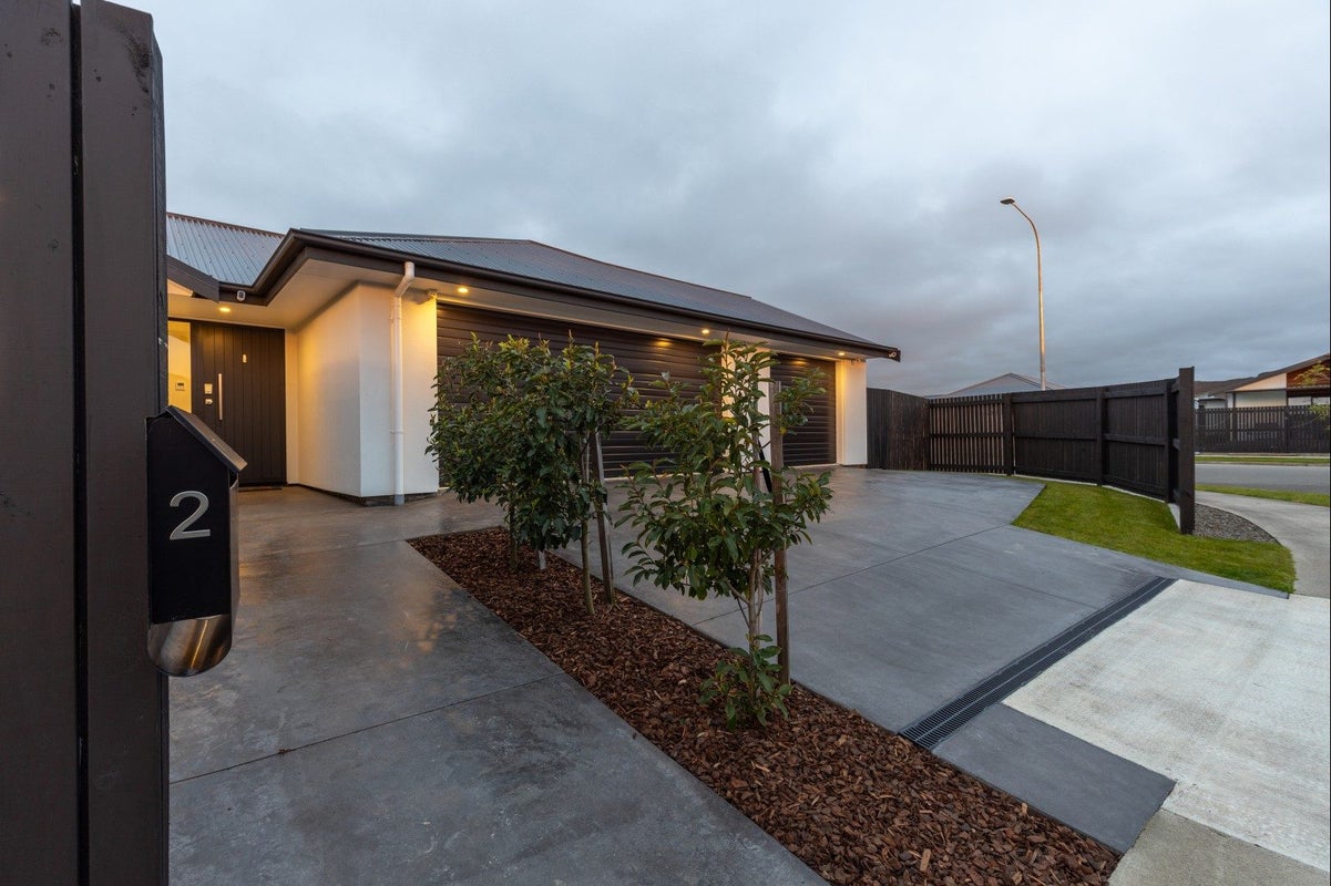 2 Corsica Court, Fitzherbert, Palmerston North - Carousel 2