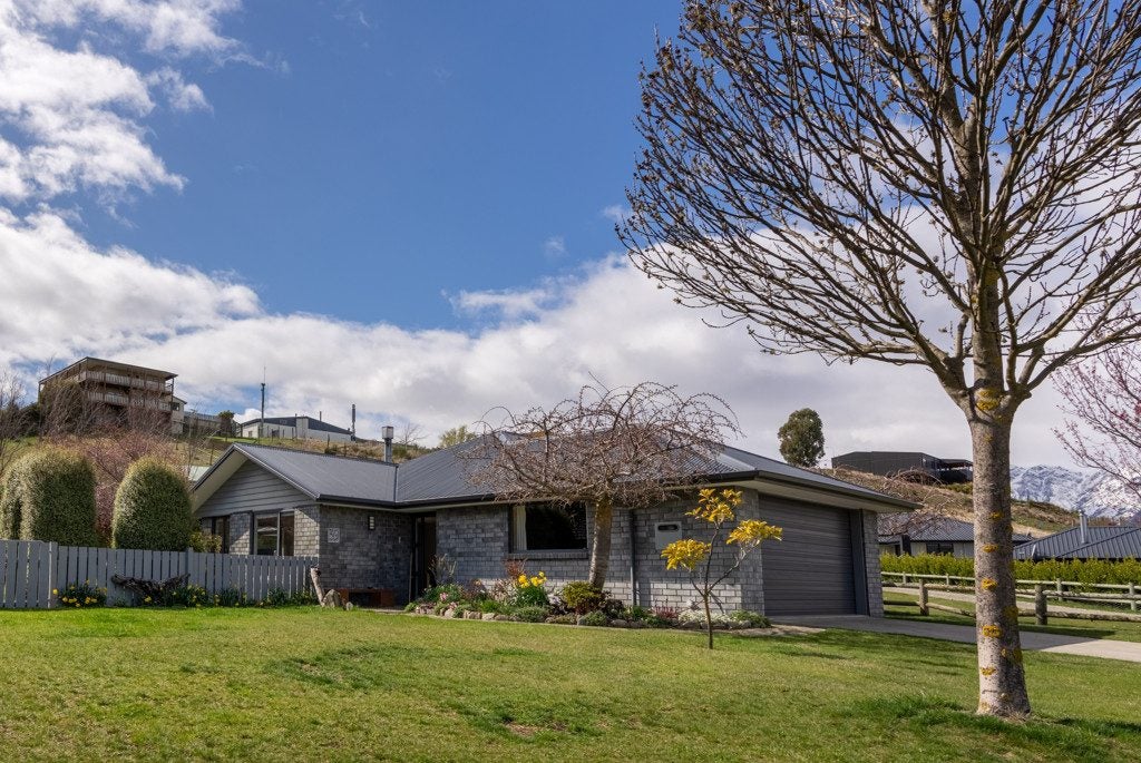 39 Hewson Crescent, Wanaka - Carousel 1