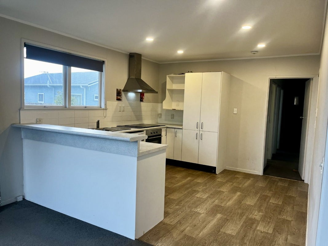 1111 Willowpark Road North, Mayfair, Hastings - Carousel 2