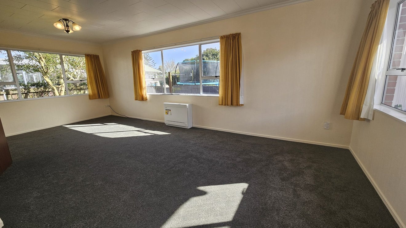 4/147 Lemon Street, Strandon, New Plymouth - Carousel 2