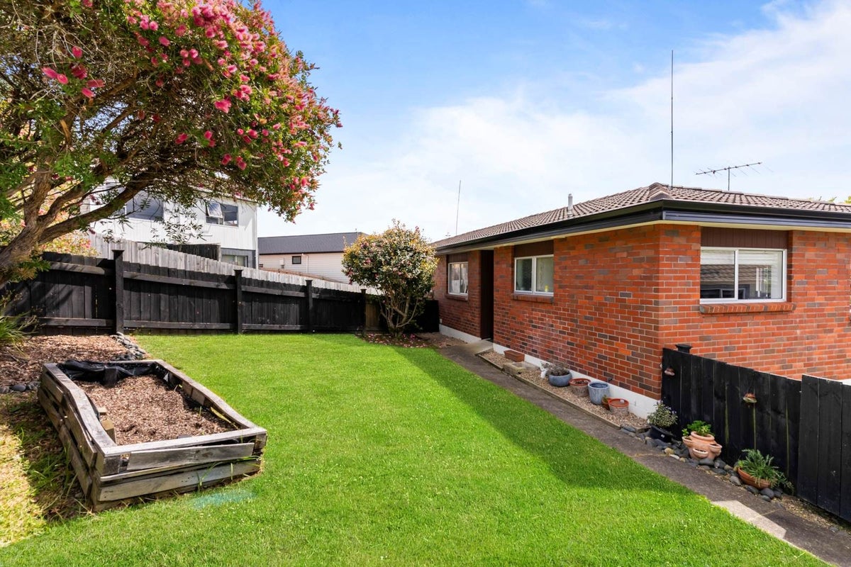 1/12 Finchley Road, Torbay, Auckland - Carousel 2