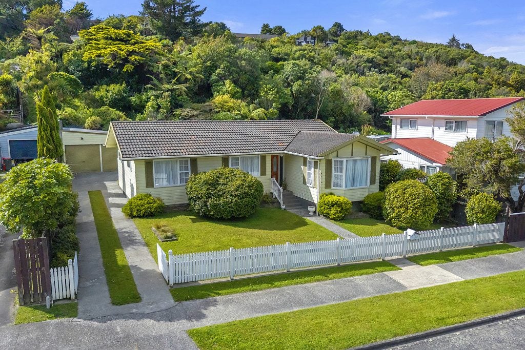 204 Major Drive, Kelson, Lower Hutt - Carousel 1