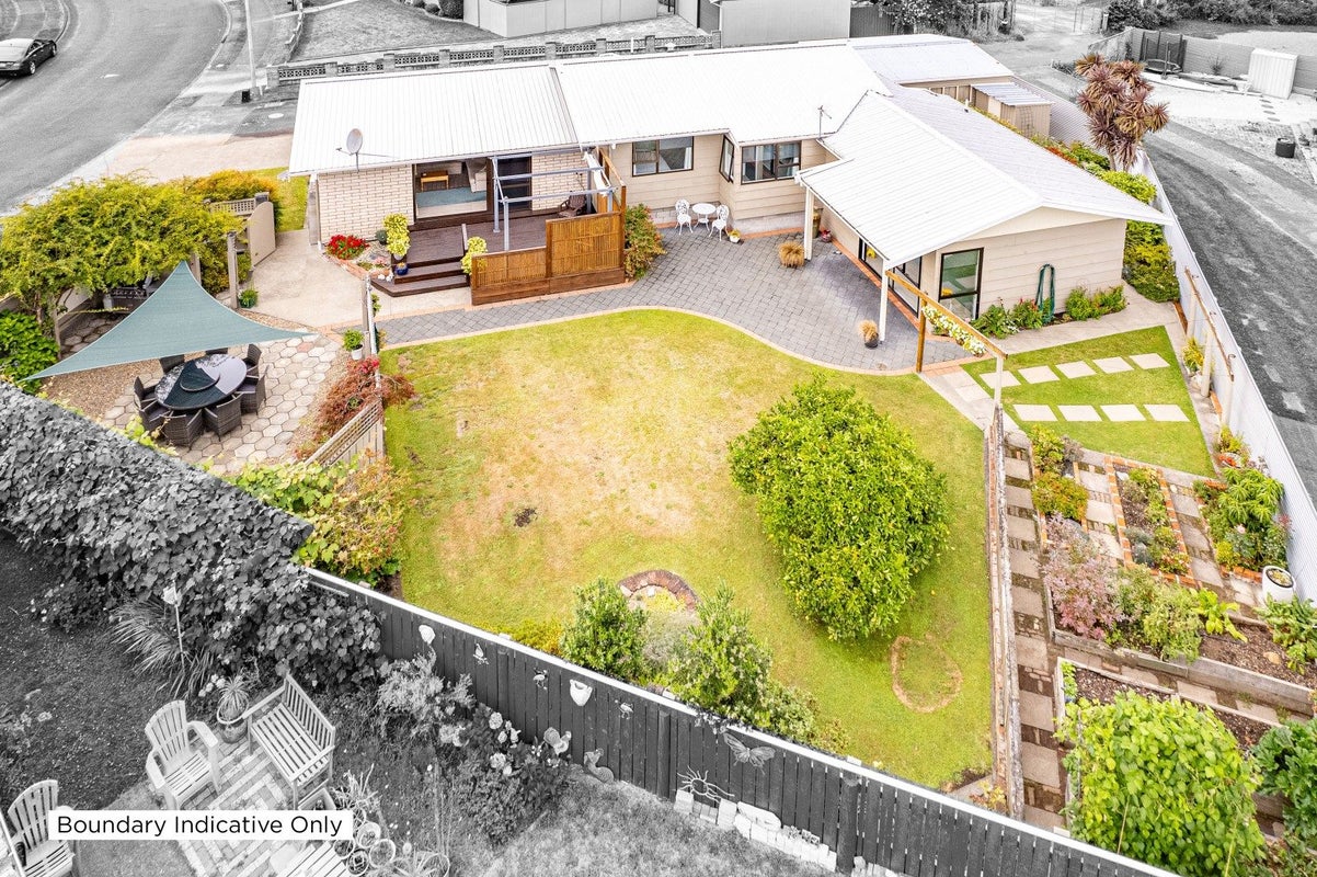 15 Willow Place, Aramoho, Whanganui - Carousel 1