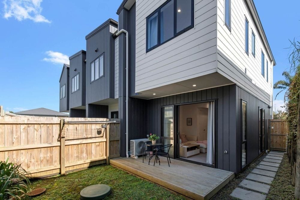 4/112 Moore Street, Howick, Auckland - Carousel 1