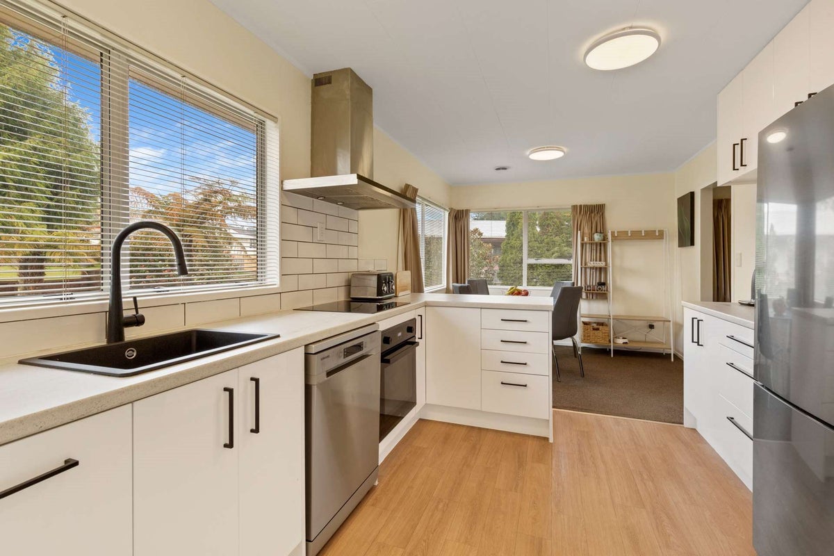 50 Sunline Place, Ngongotaha, Rotorua - Carousel 2