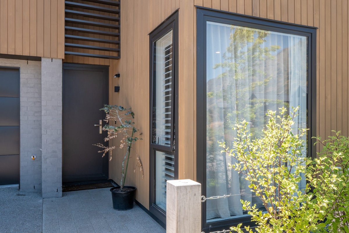 12 Inder Street, Jacks Point, Queenstown - Carousel 2