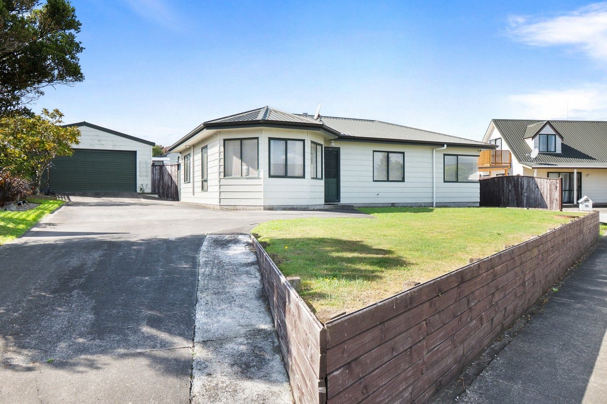 38 Dahlstrom Grove, Kelvin Grove, Palmerston North, Manawatu / Whanganui - Carousel 1