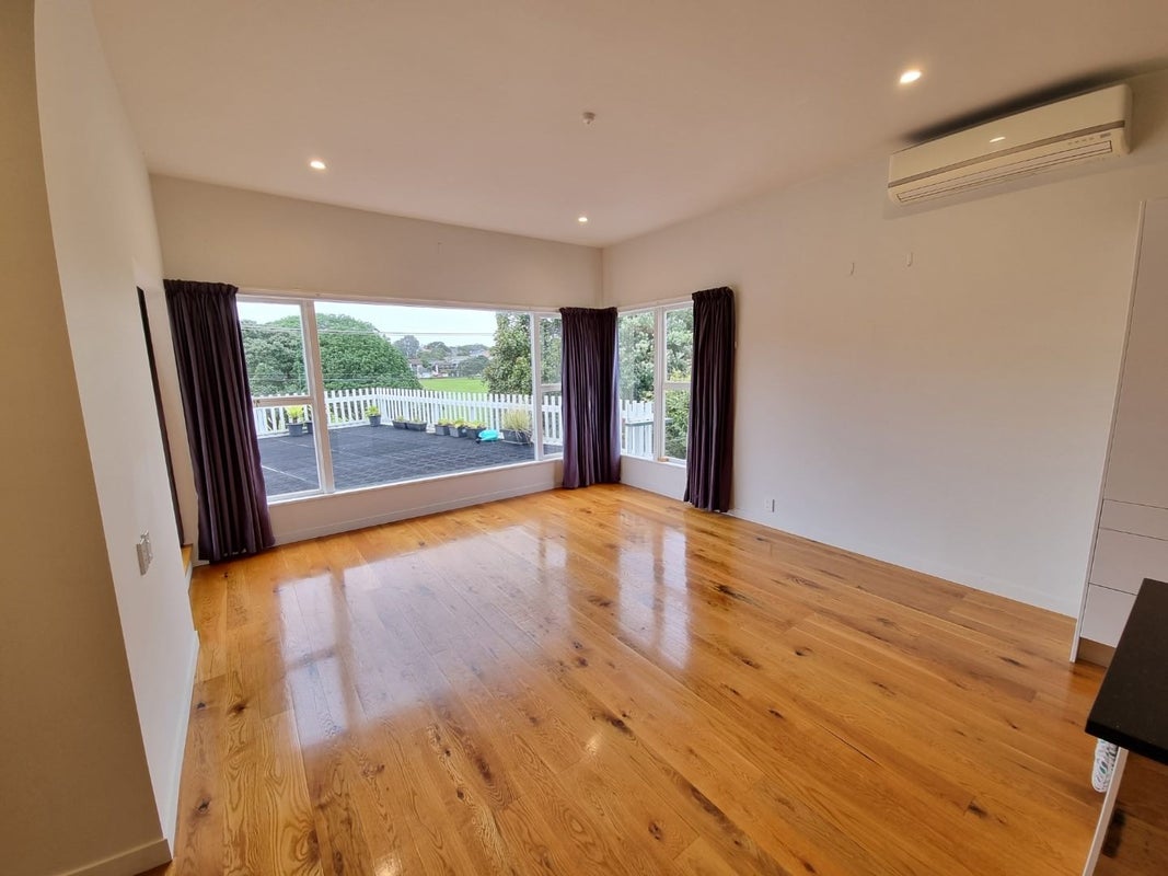 12 Seabreeze Road, Narrow Neck, Auckland - Carousel 2