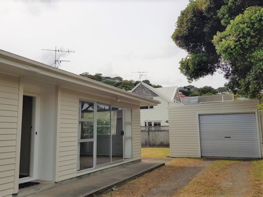 1/6 CLUNY RD, PLIMMERTON, PORIRUA - Carousel 1